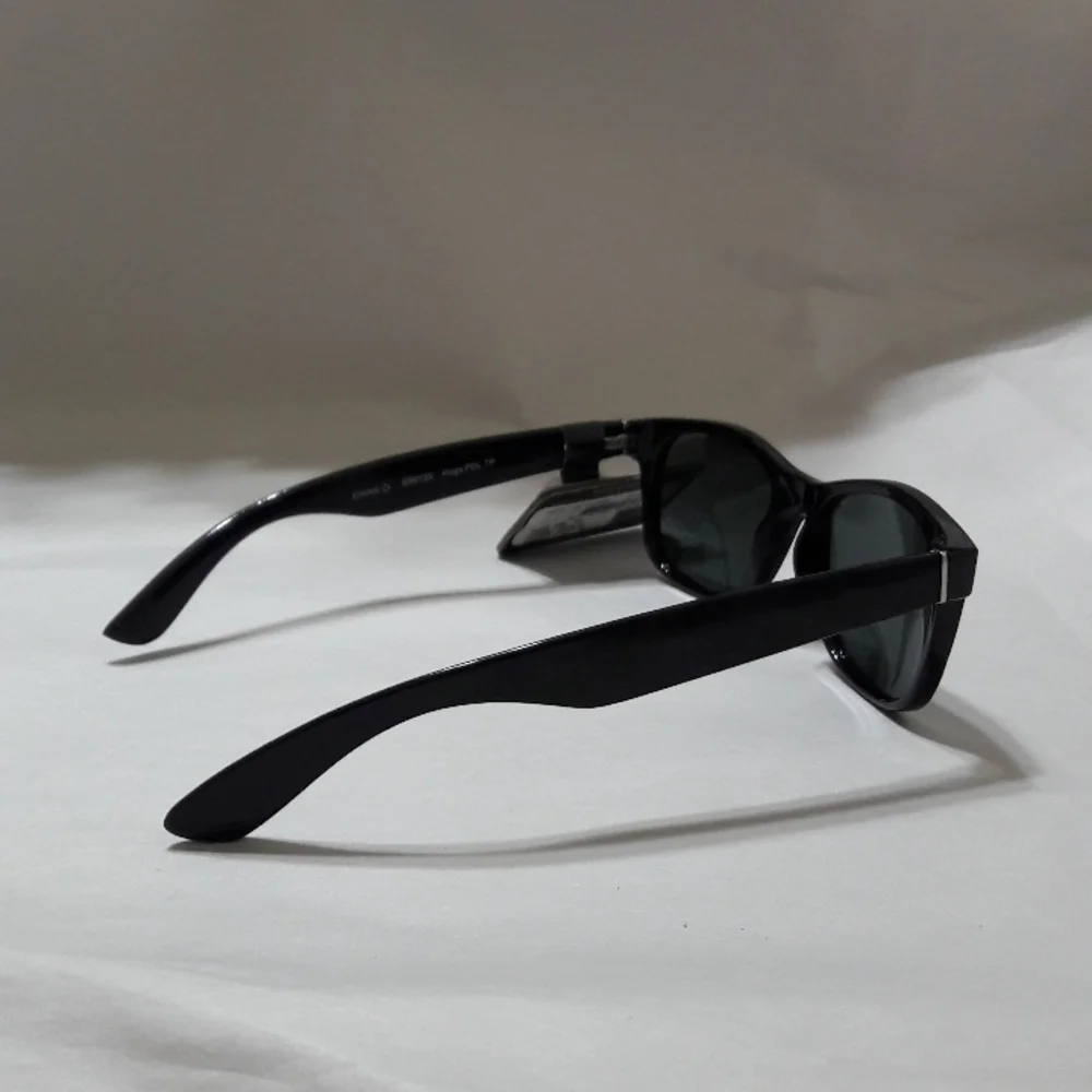 Foster Grant Men Sunglasses Tru Polar Black Silver Frame UVA-UVA Prote…